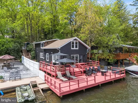 36 S Lake Dr, Lake Harmony, PA 18624