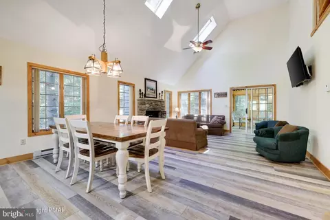 84 Short Hill Rd, Lake Harmony, PA 18624