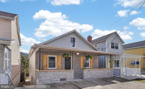40 W Garibaldi Ave, Nesquehoning, PA 18240