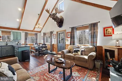 20 Vista Ln, Lake Harmony, PA 18624