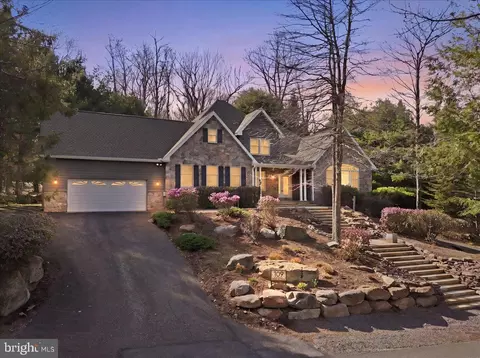 109 Lake Dr, Lake Harmony, PA 18624