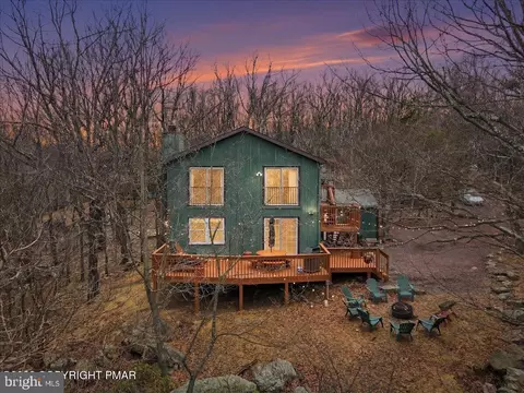 12 Hidden Ridge Rd, Lake Harmony, PA 18624