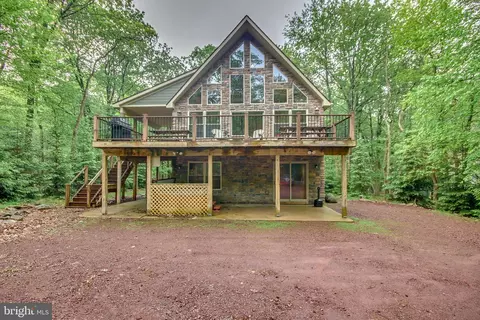 87 Pineknoll Dr, Lake Harmony, PA 18624