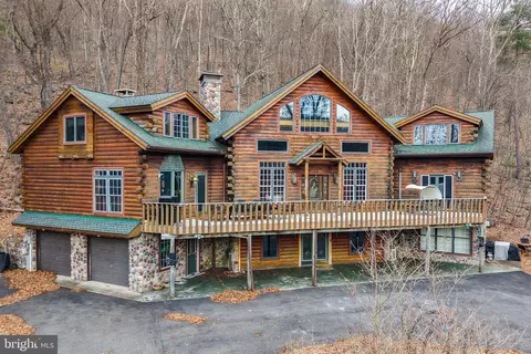 493 Lake Dr, Nesquehoning, PA 18240