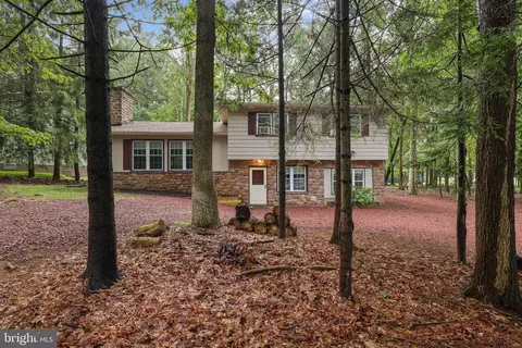 14 Sassafras Rd, Lake Harmony, PA 18624