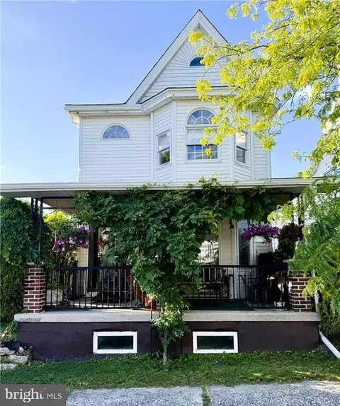 306 E White St, Summit Hill, PA 18250