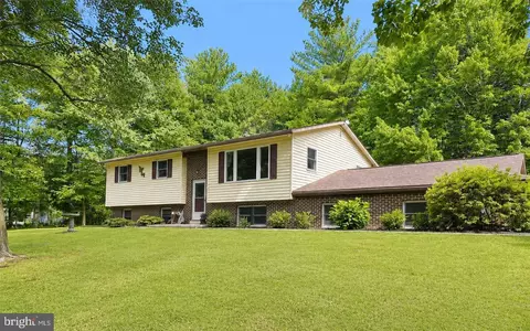 525 Pinewood Rd, Lehighton, PA 18235