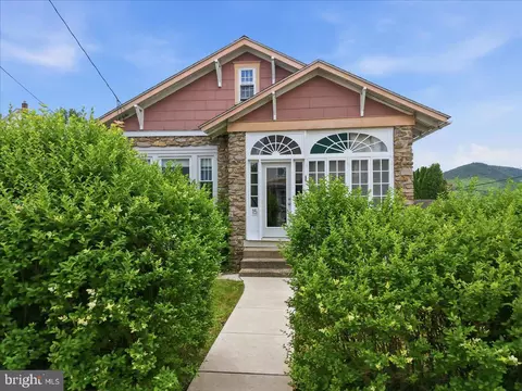 15 W 9th St, Jim Thorpe, PA 18229
