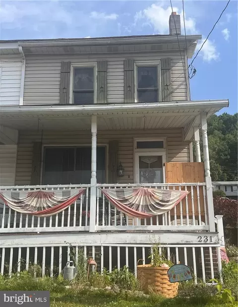 231 W Railroad St, Nesquehoning, PA 18240