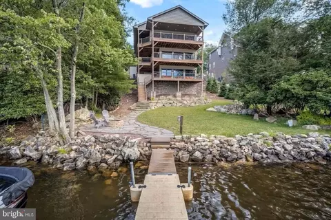 186 S Lake Dr, Lake Harmony, PA 18624