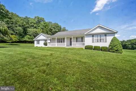 235 Country Acres Dr, Kunkletown, PA 18058