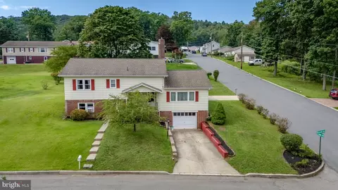 14 Brook Dr, Lehighton, PA 18235