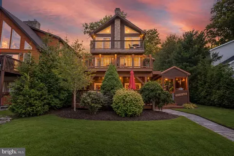 96 S Lake Dr, Lake Harmony, PA 18624
