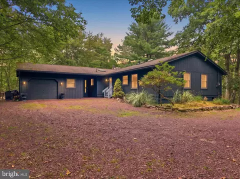 33 Estates Dr, Lake Harmony, PA 18624