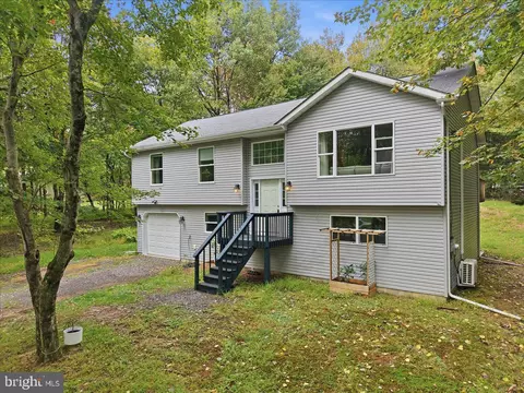 207 Chippewa Trl, Albrightsville, PA 18210
