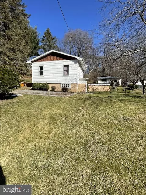 52 Clover Hill Rd, Mineral Springs, PA 16855