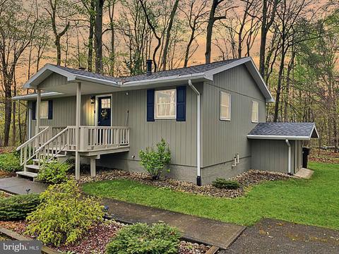 35 Lesser Antilles Ct, Dubois, PA 15801