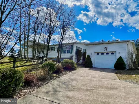 185 5th St, Houtzdale, PA 16651