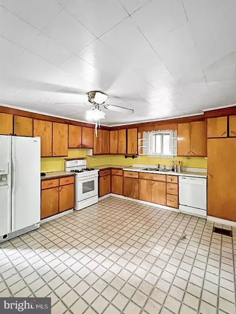 Kitchen - 873 Maple St, Lanse, PA 16849 photo 1 of 2