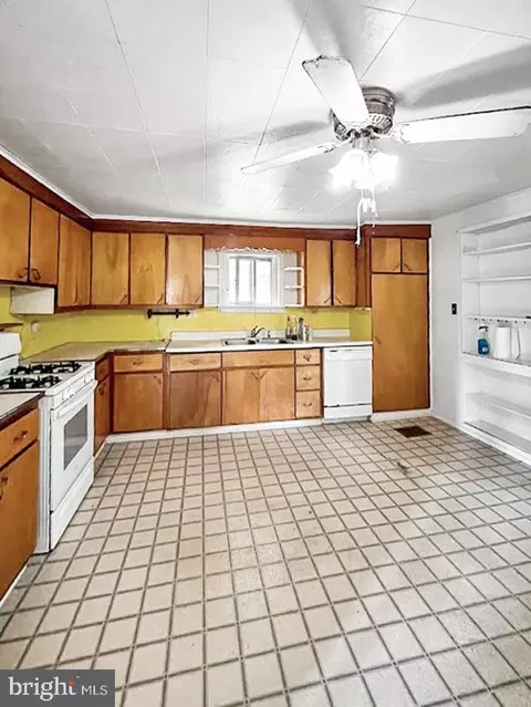 Kitchen - 873 Maple St, Lanse, PA 16849 photo 2 of 2