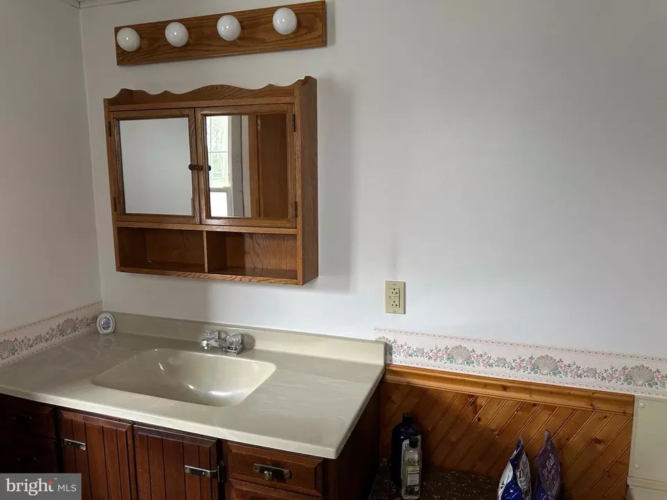 Bath - 1866 Morrisdale Allport Hwy, Philipsburg, PA 16866 photo 1 of 2