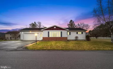 1512 Warren Dr, Clearfield, PA 16830