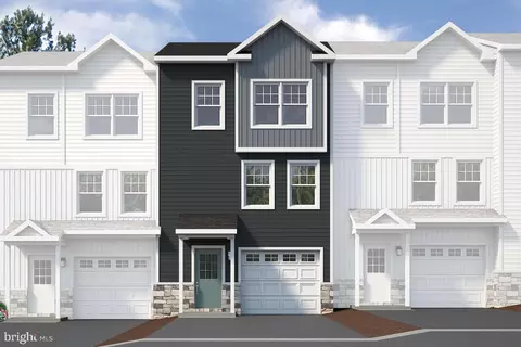 118 Highpoint Park Dr, Pleasant Gap, PA 16823