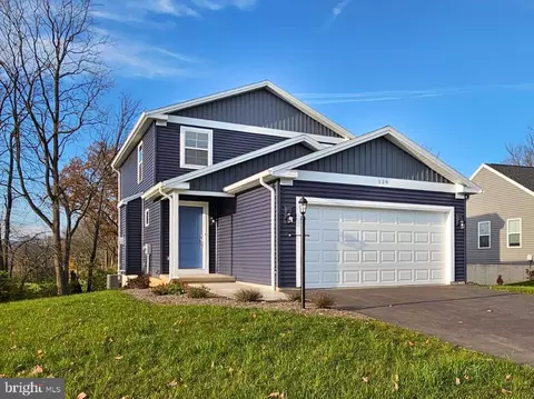 128 Gwenedd Ln, Pleasant Gap, PA 16823