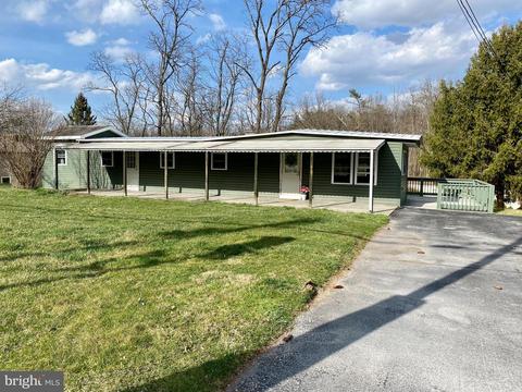 535 Walnut St, Howard, PA 16841