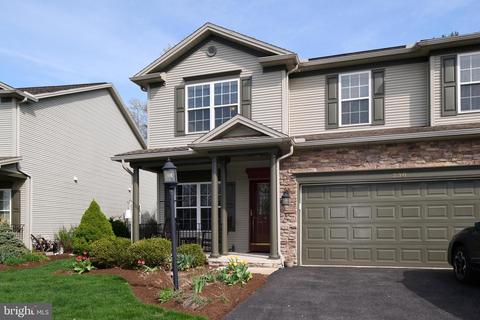 230 Varsity Ln, State College, PA 16803