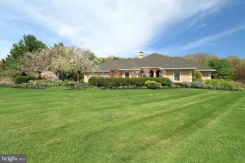 212 N Springwood Pl, Port Matilda, PA 16870