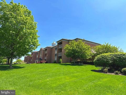 305 Village Heights Dr #328, State College, PA 16801
