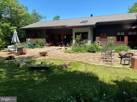 320 Misty Hill Dr, State College, PA 16801
