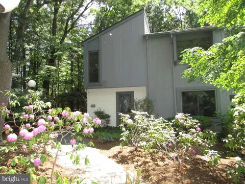 1522 Woodledge Cir, State College, PA 16803