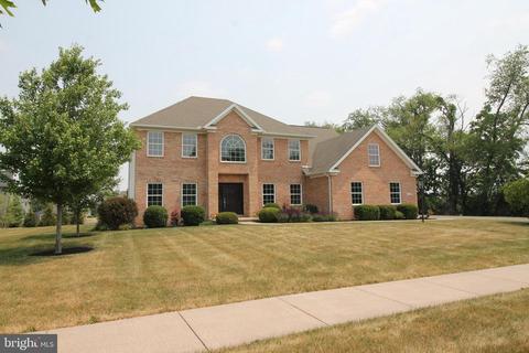 1105 N Foxpointe Dr, State College, PA 16803