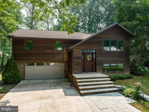 430 Canterbury Dr, State College, PA 16803