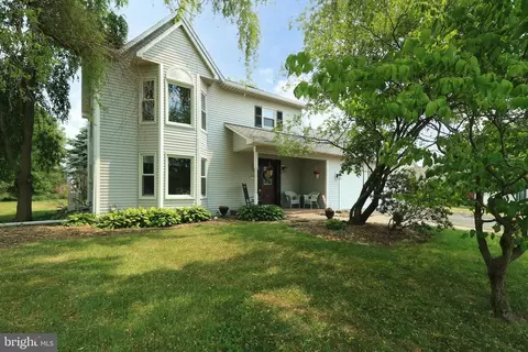 3011 Fairchild Ln, State College, PA 16801