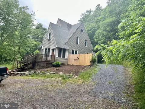200 North St, Millheim, PA 16854