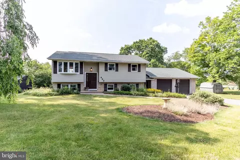 402 Beaver Brook Dr, Pennsylvania Furnace, PA 16865