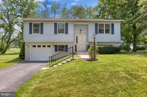 341 Creekside Dr, State College, PA 16801