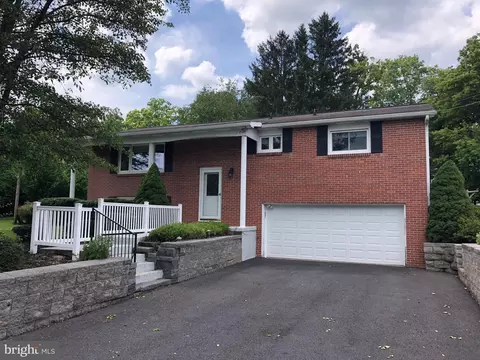 206 Greenlee Ln, Pennsylvania Furnace, PA 16865
