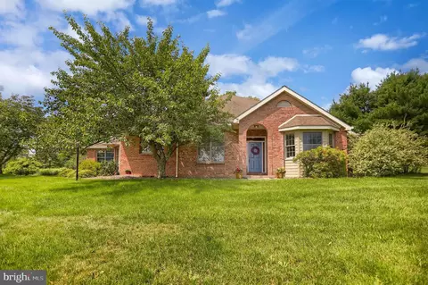 142 Fenwick Dr, Port Matilda, PA 16870