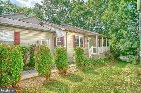 612 Benjamin Ct, State College, PA 16803