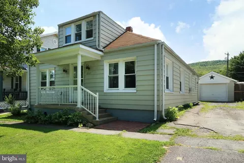 207 Water St, Milesburg, PA 16853