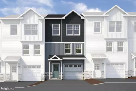 144 Highpoint Park Dr, Pleasant Gap, PA 16823
