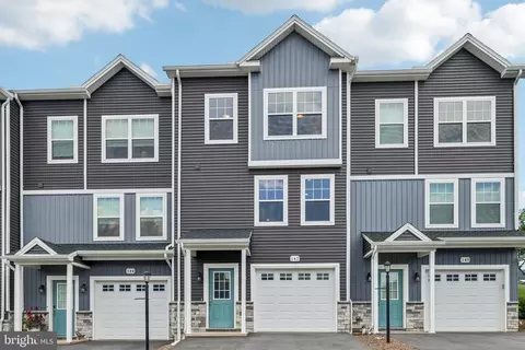 142 Highpoint Park Dr, Pleasant Gap, PA 16823