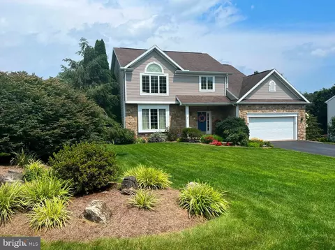 1777 Cambridge Dr, State College, PA 16803