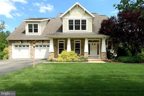 881 Teaberry Ln, State College, PA 16803