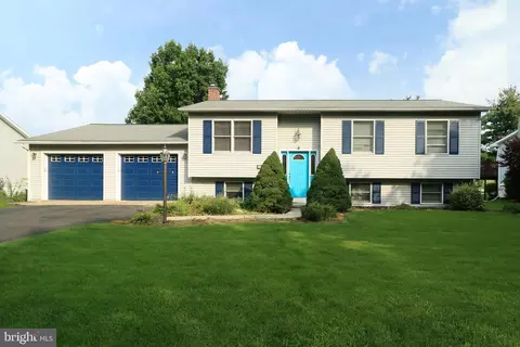 1423 Estate Dr, Boalsburg, PA 16827