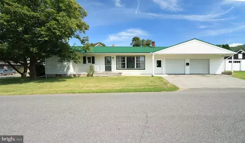 111 Middle St, Pleasant Gap, PA 16823